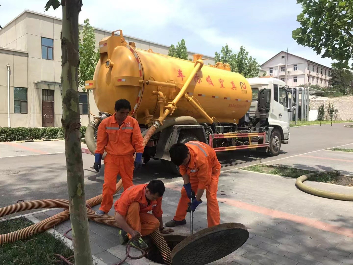 杭锦后化粪池清理与5-8吨吸粪车施工效率分析